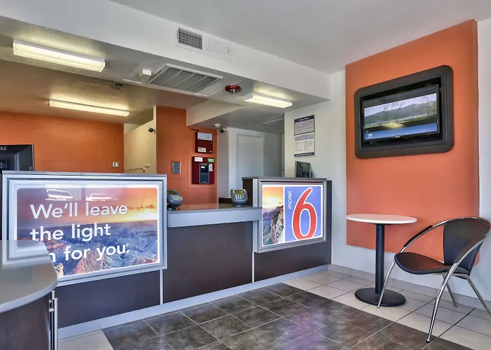 Hotel 6-flagstaff, Az - Butler Flagstaff